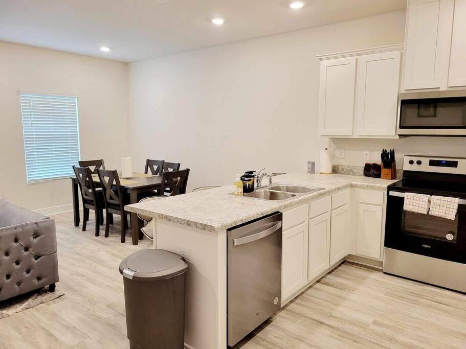 Apartment Brand New House In Pensacola,Ev Connector Available