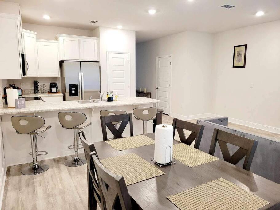 Apartment Brand New House In Pensacola,Ev Connector Available